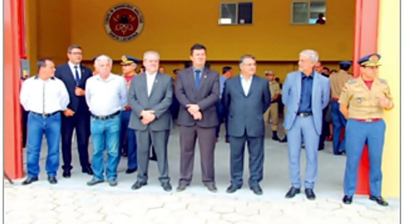 Autoridades na inauguracao do novo quartel dos Corpo de Bombeiros - Foto Pedro Costa SECOM