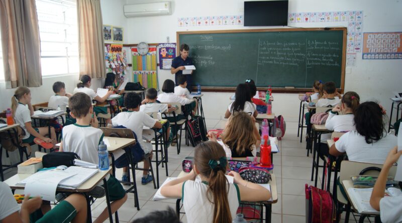 Coordenador de Planejamento Samuel Koch Schmitt em visita à Escola Municipal Dom Afonso Niehues