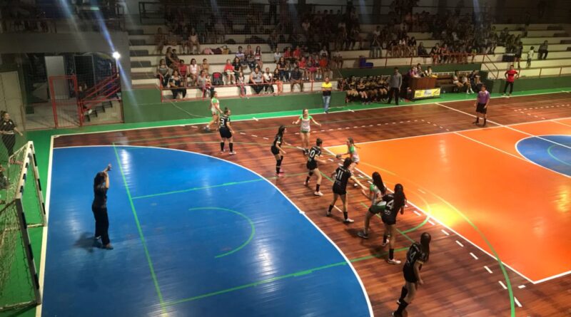 Torneio de handebol reuniu bom público no Ginásio Verde Vale